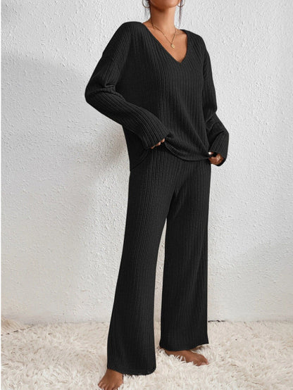 CALYNTHA – V-NECK KNIT TWO-PIECE SET